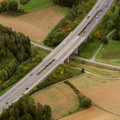 Die Brücke Dettensee überquert due K 4766 und den Wirtschaftsweg I Bildnachweis: Hajo Dietz